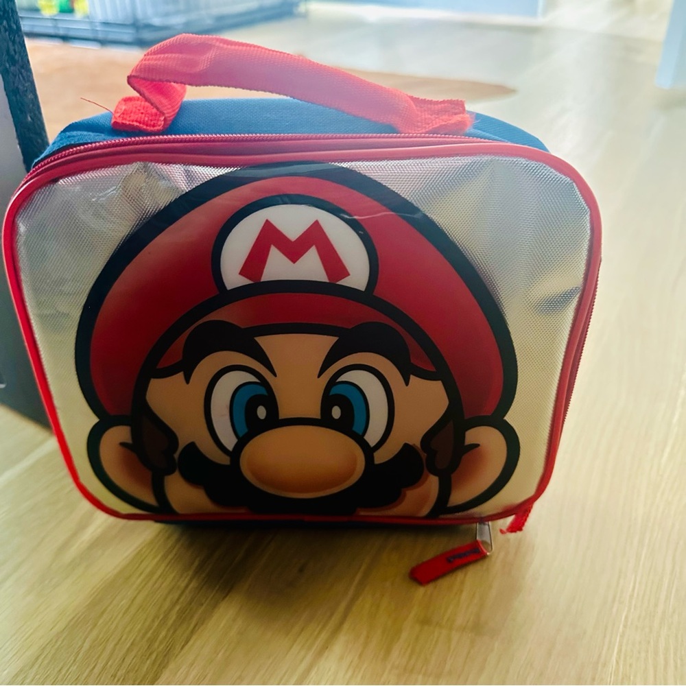 Mario Lunch Box. - Picture 2 of 4